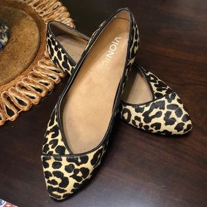 Vionic flat shoes